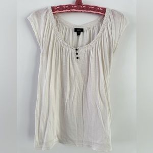 Scoop neck top with 3 buttons, cream